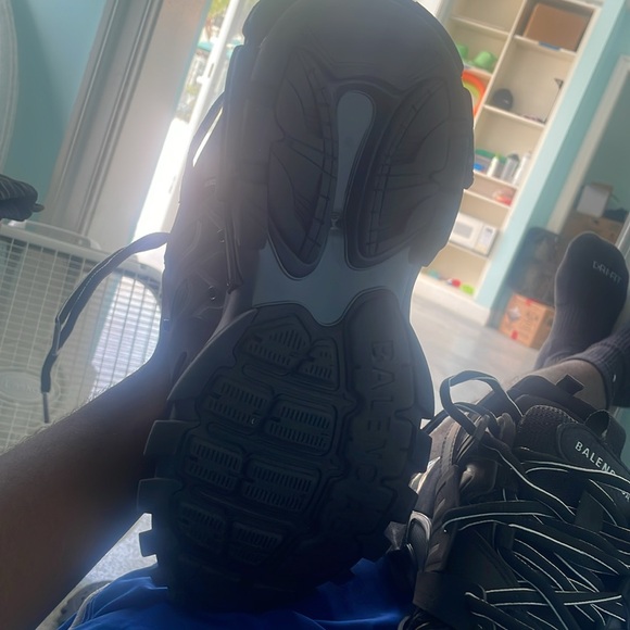 Brand new only ever worn once I don’t like them anymore reason for selling it - Picture 3 of 5